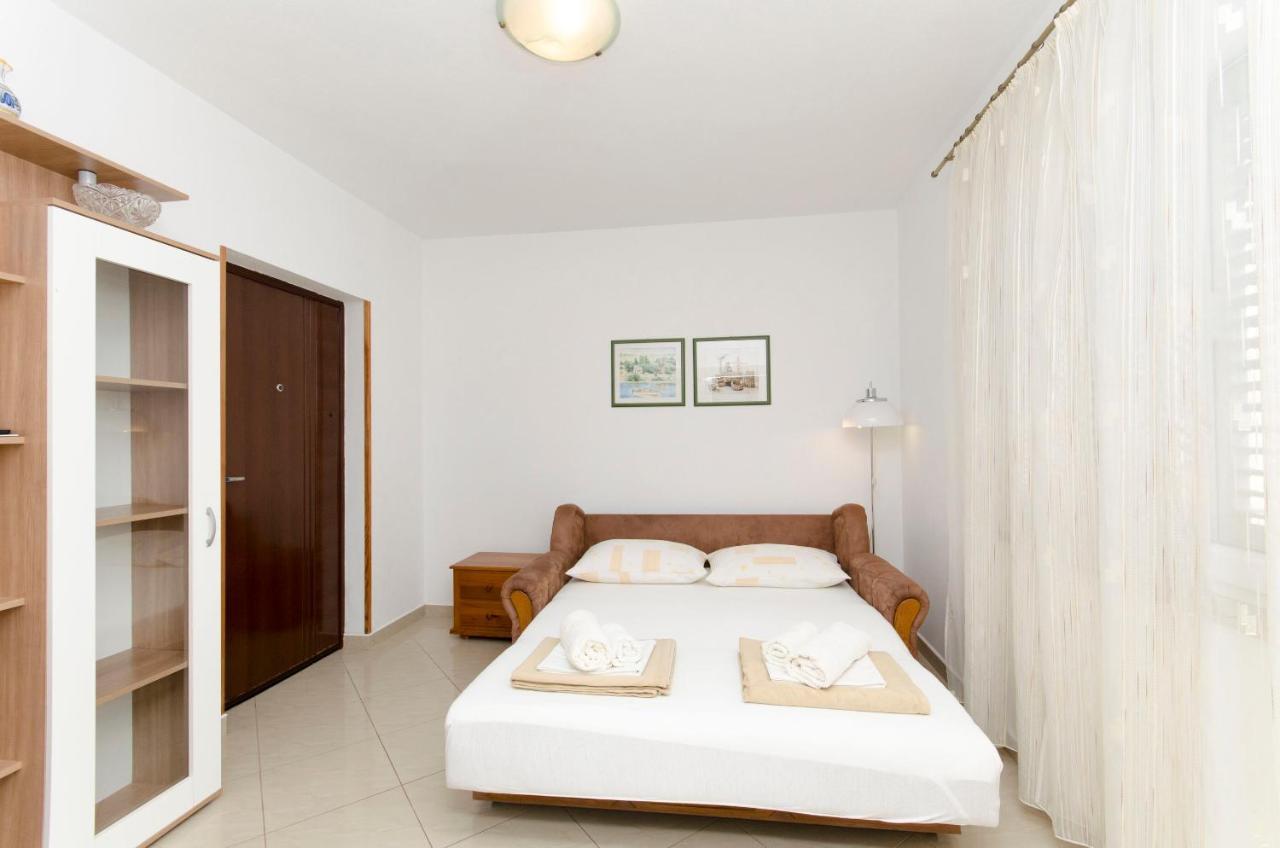 Apartments Banic Postira Exterior photo